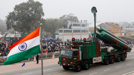 Índia envia navios de guerra com mísseis supersônicos para o Paquistão