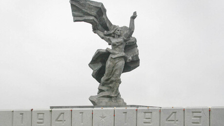 País da UE e OTAN prende e reprime quem comemora vitória contra Hitler