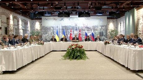 Delegações da Rússia e Ucrânia começam negociações em Istambul, as primeiras em três anos