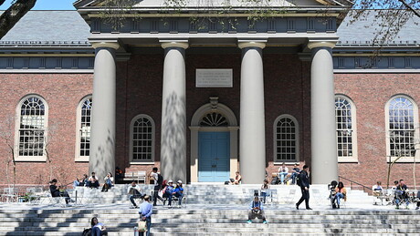 Governo Trump proíbe Harvard de matricular estudantes estrangeiros