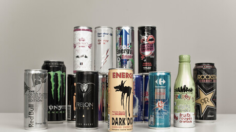 Bebidas energéticas em excesso podem aumentar risco de câncer no sangue, indica estudo