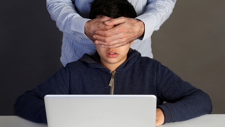 Pornhub e XVideos são alvos da UE por expor crianças a conteúdo adulto