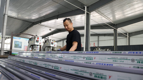 Trump duplica tarifas sobre importações de alumínio para 50%