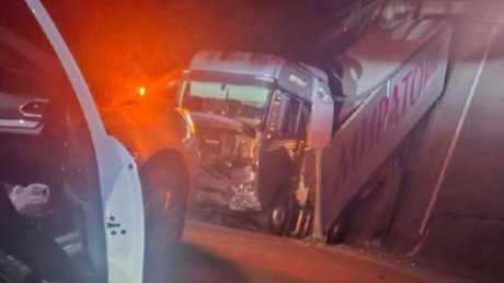 Ponte desaba sobre trem de passageiros na Rússia, mata 7 e deixa dezenas de feridos