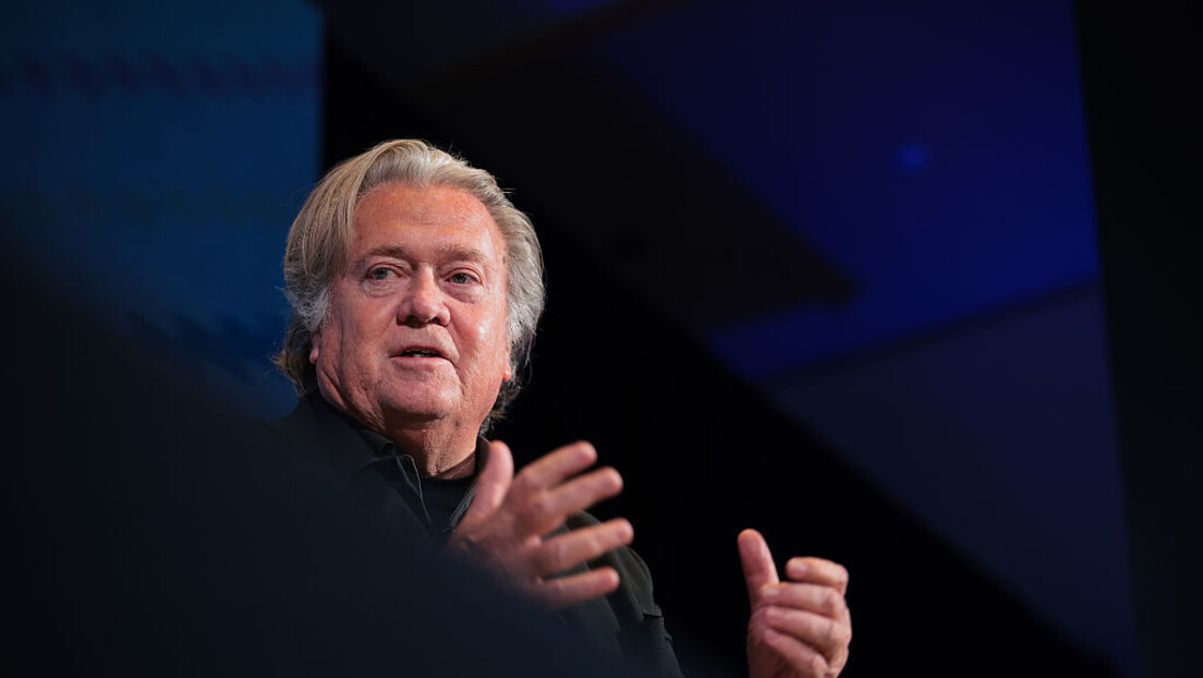 Bannon pede investigação e deportação de Elon Musk - NYT