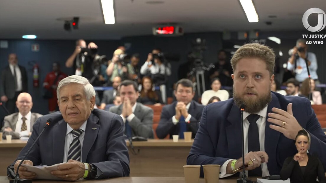 Augusto Heleno se cala diante de Moraes, mas responde à defesa em interrogatório no STF