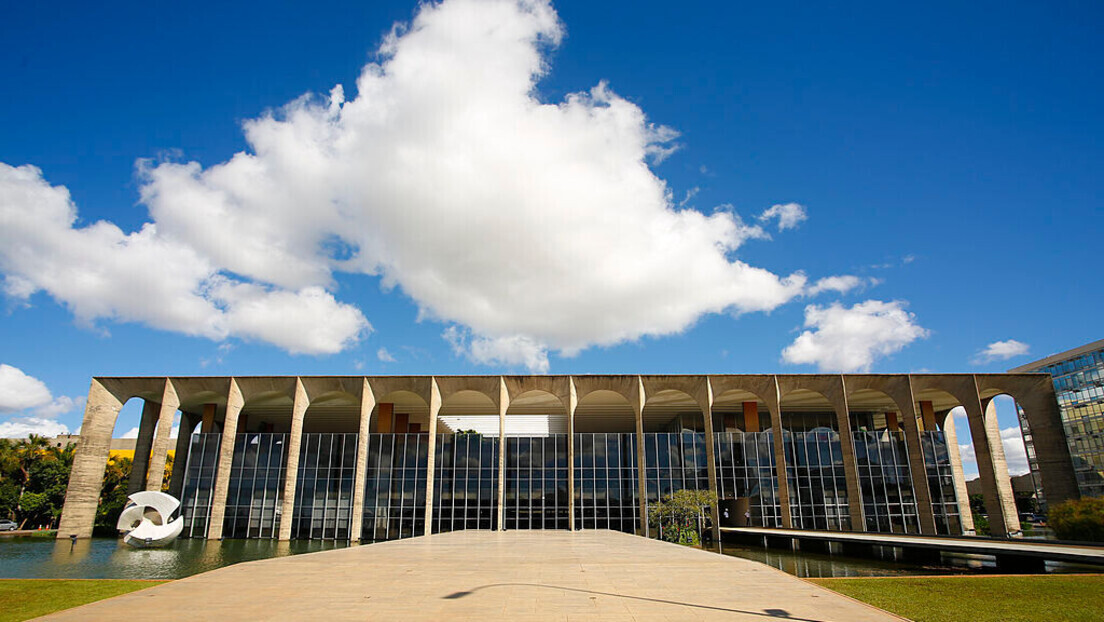 Brasil condena ataques aéreos de Israel ao Irã e apela por paz