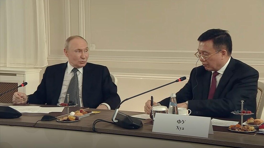 Putin enaltece aliança estratégica com a China e destaca avanços em tecnologia, comércio e defesa