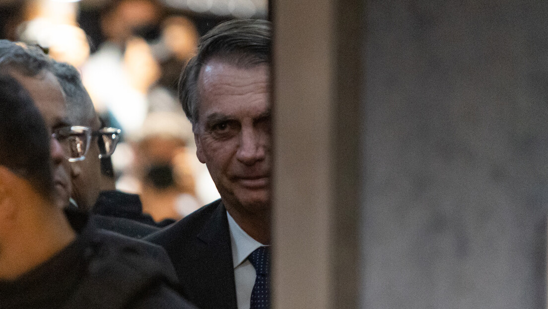 Bolsonaro deixa hospital após mal-estar e suspeita de pneumonia viral