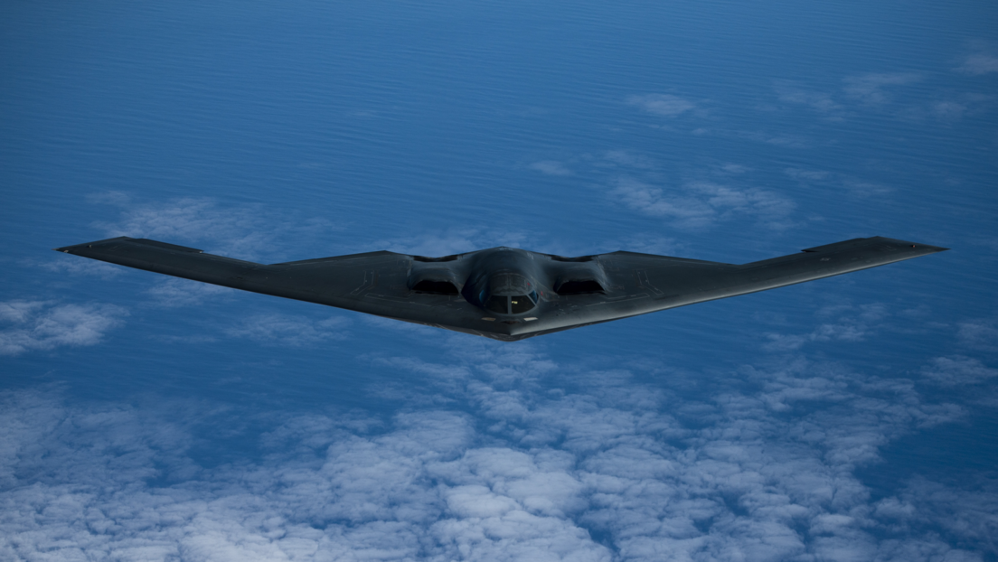 O que é o bombardeiro estratégico B-2 que os EUA usaram para atacar o Irã?