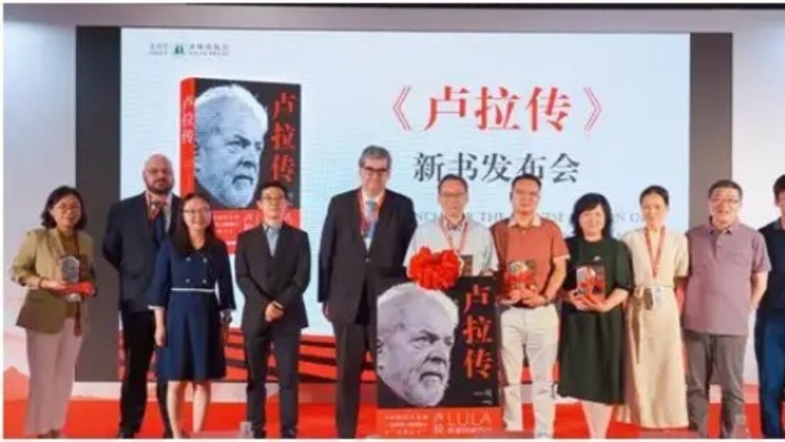Biografia de Lula é lançada em mandarim na Feira do Livro de Pequim