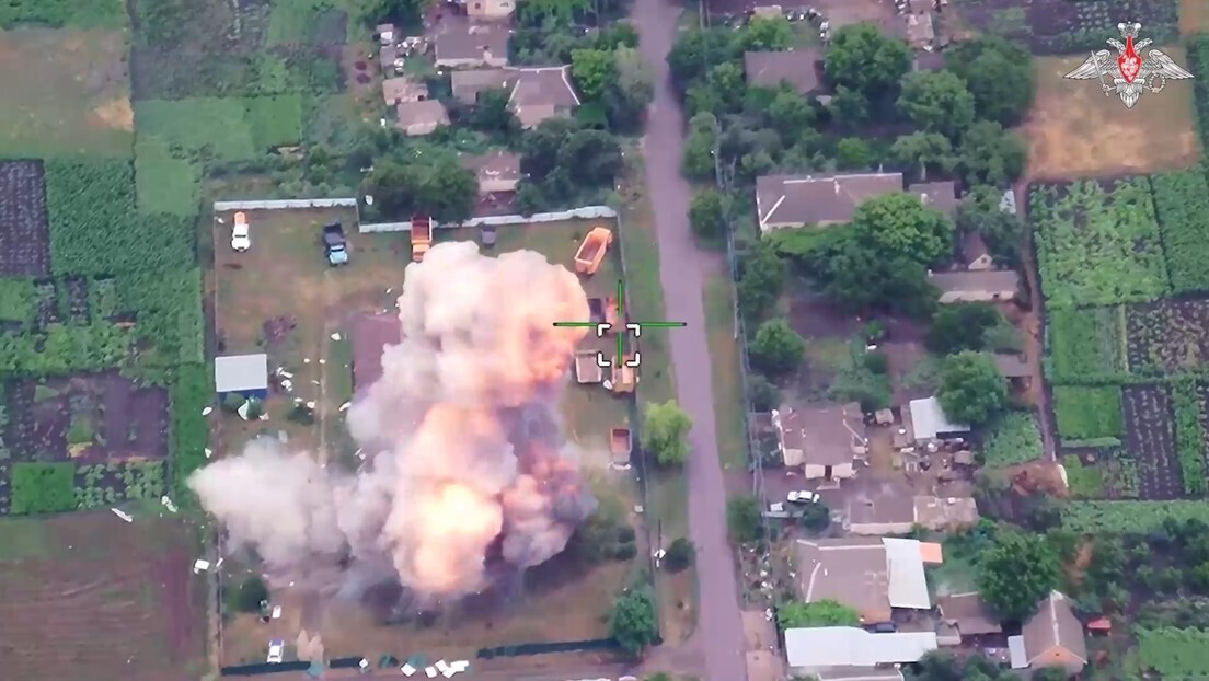 VÍDEO: Ataque de drone russo reduz base ucraniana a cinzas