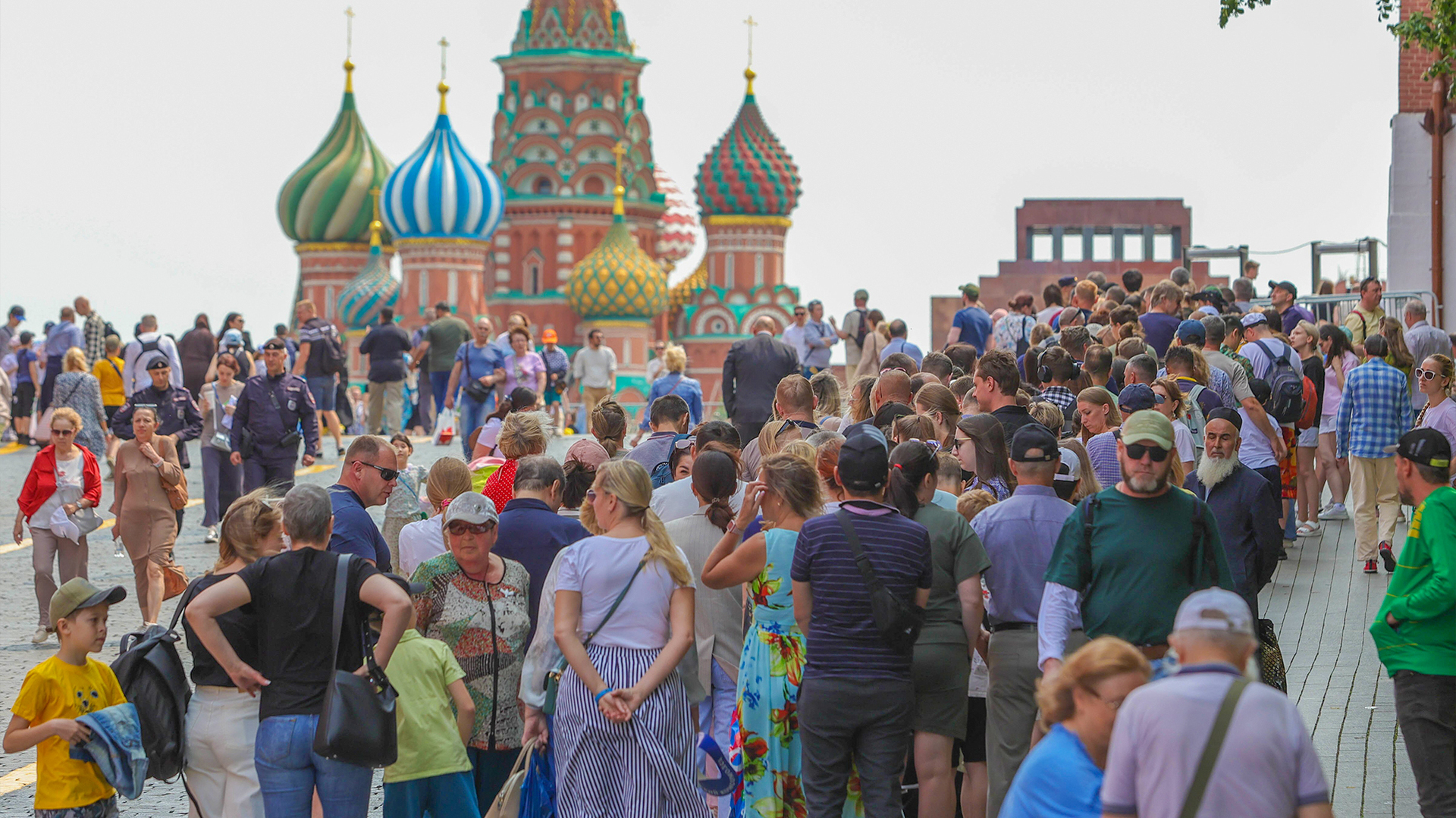VÍDEO: fila quilométrica no mausoléu de Lênin antes do fechamento para reforma