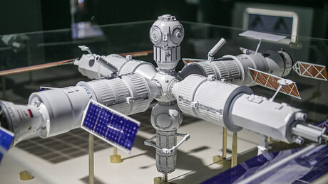 Rússia patenteia tecnologia de lançamento de drones a partir do espaço