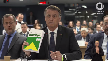 Em depoimento, Bolsonaro sustenta que sempre agiu 'nas quatro linhas da constituição'