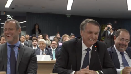 'Posso fazer uma brincadeira?': Bolsonaro convida Moraes para vice em 2026