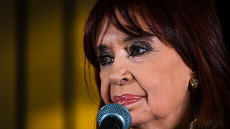 Argentina: Cristina Kirchner começa a cumprir pena por corrupção em prisão domiciliar