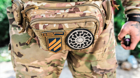 Le Monde: 'Principal unidade' do Exército ucraniano usa suásticas e símbolos da SS