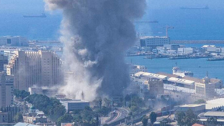 Mísseis iranianos atingem sede de TV israelense, relata mídia persa