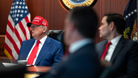 Trump rebate Medvedev