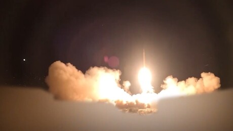 VÍDEO: Irã dispara mísseis de retaliação contra base dos EUA