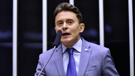 Deputado do MDB destina verba federal para ruas de condomínio de luxo onde mora