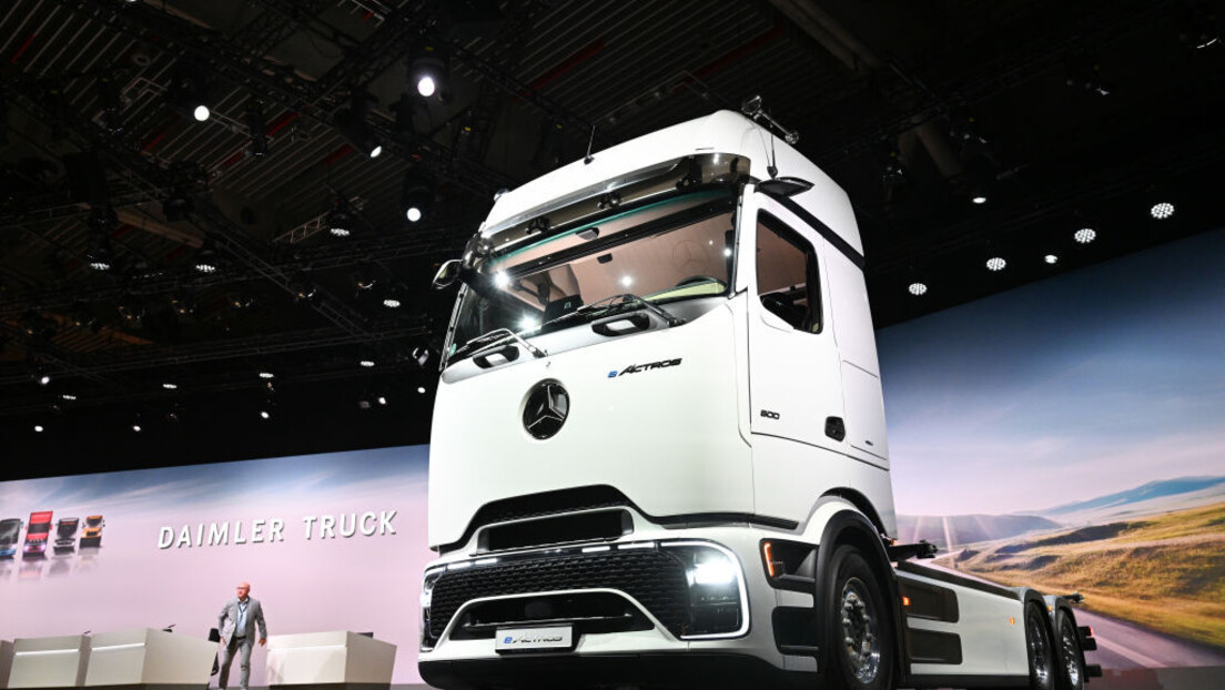 Rússia impõe sanções contra maior fabricante de caminhões do mundo