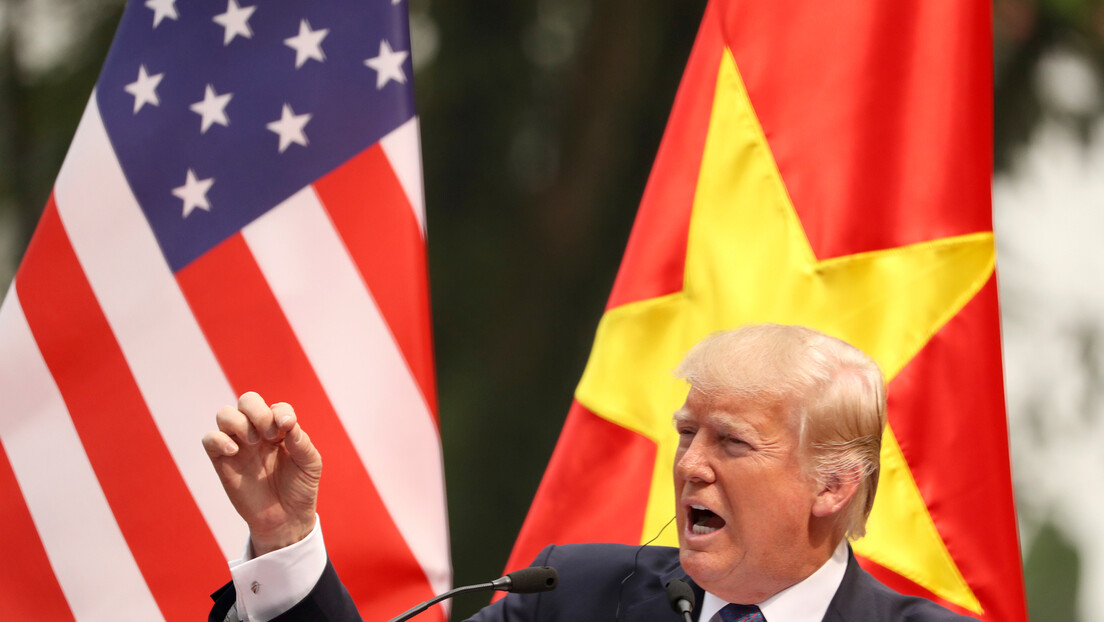 Trump volta a atacar candidato socialista de NY e promete proteger EUA de 'marxistas lunáticos'