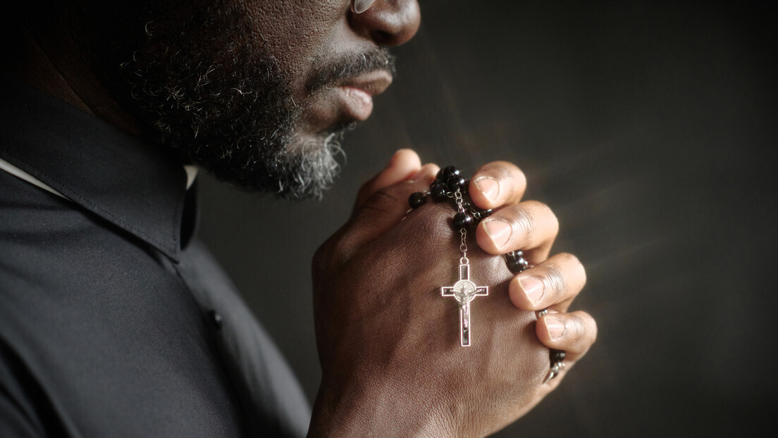 Pastor agride sexualmente paroquiana sob pretexto de 'expulsar demônios'