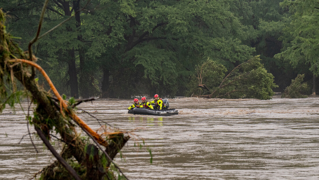 Rio Guadalupe sobe 8 metros em 45 minutos e deixa 27 mortos no Texas, incluindo 9 crianças