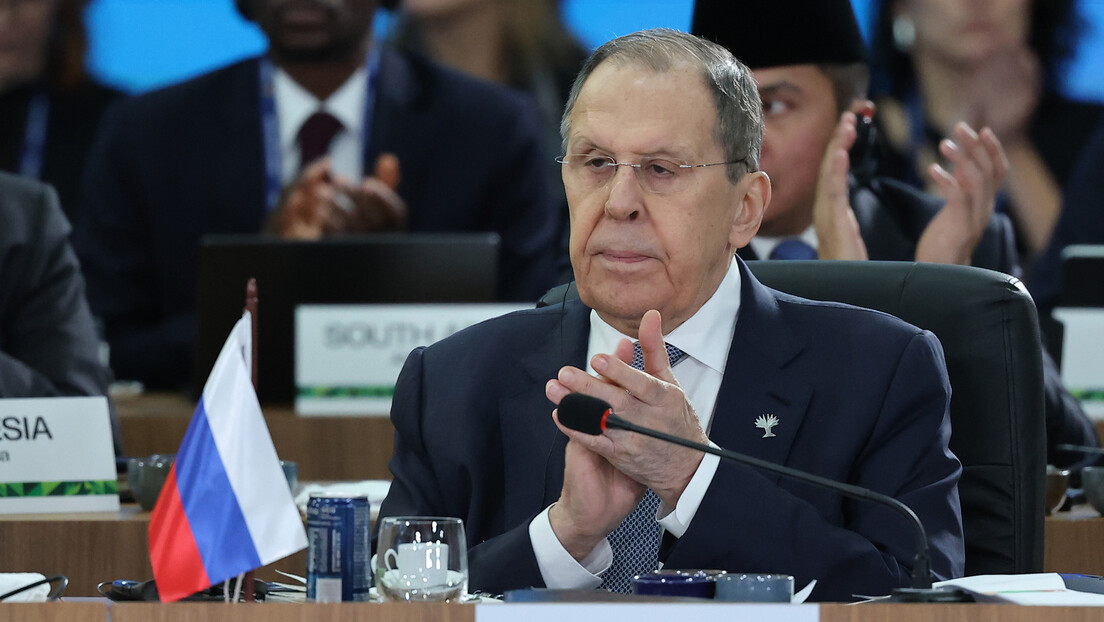Abuso do dólar, divisões na OTAN e potencial do BRICS: destaques da coletiva de imprensa de Lavrov