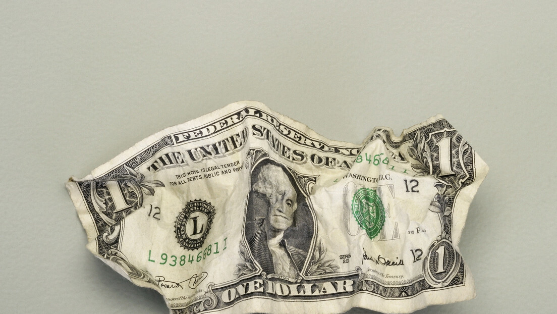 Lavrov: EUA minou poder do dólar e reduziu seu papel na economia mundial por muitos anos