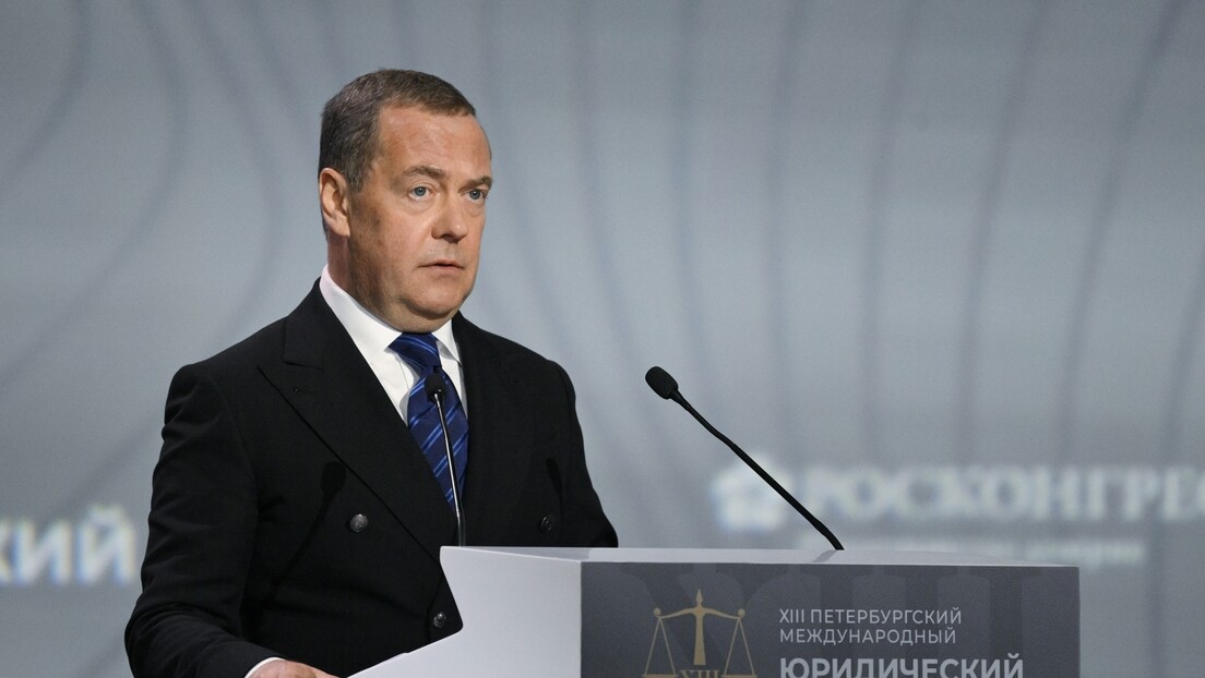 'Trump está em seu balanço político favorito':  Medvedev explica como a Rússia deve reagir