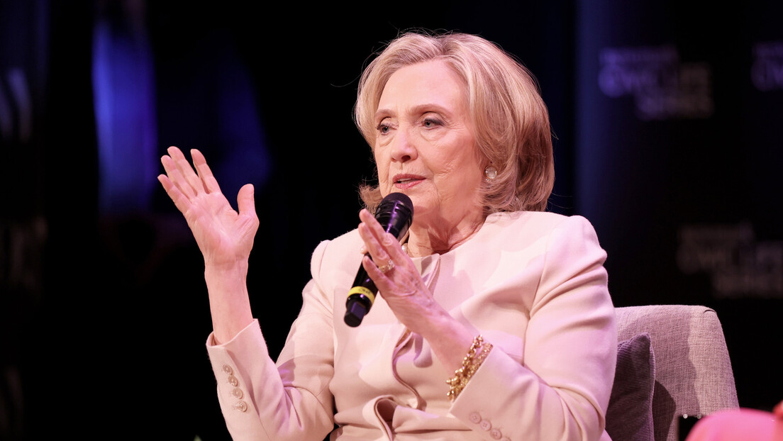 Hillary Clinton chama Bolsonaro de 'amigo corrupto' de Trump e diz que tarifa visa protegê-lo