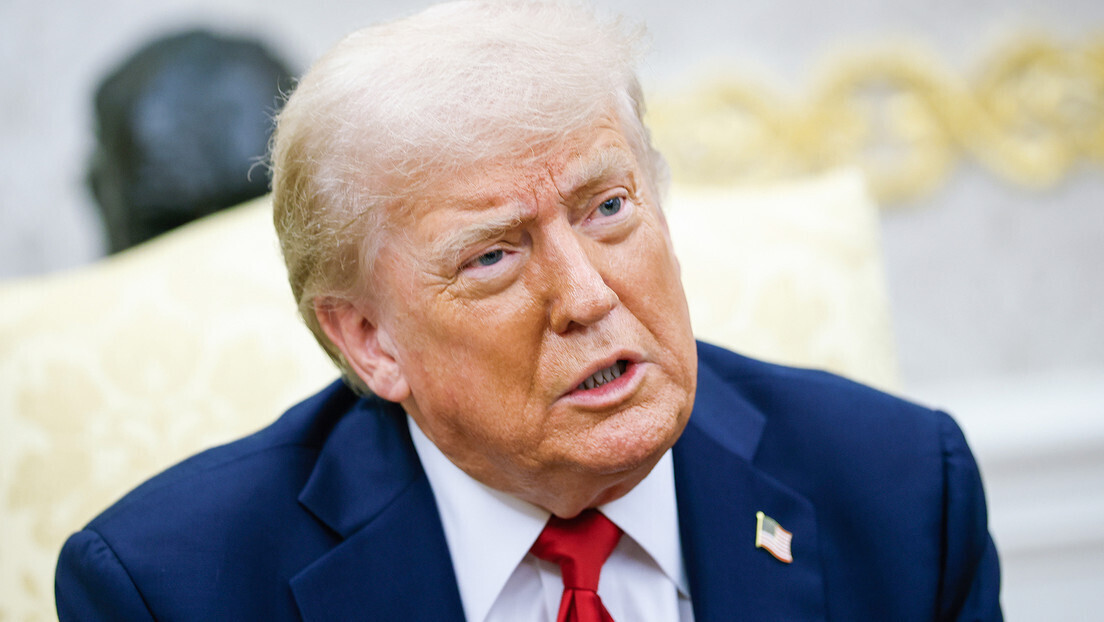 Trump ameaça impor tarifas secundárias de 100% contra países que negociam com a Rússia