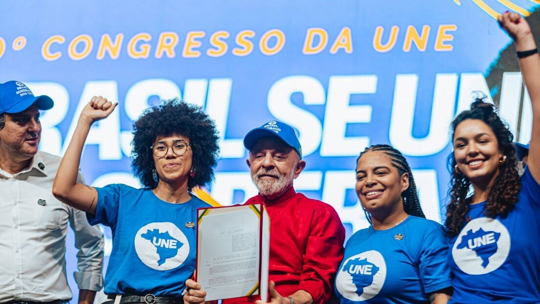 Lula chama Bolsonaro e Eduardo de 'traidores' da pátria