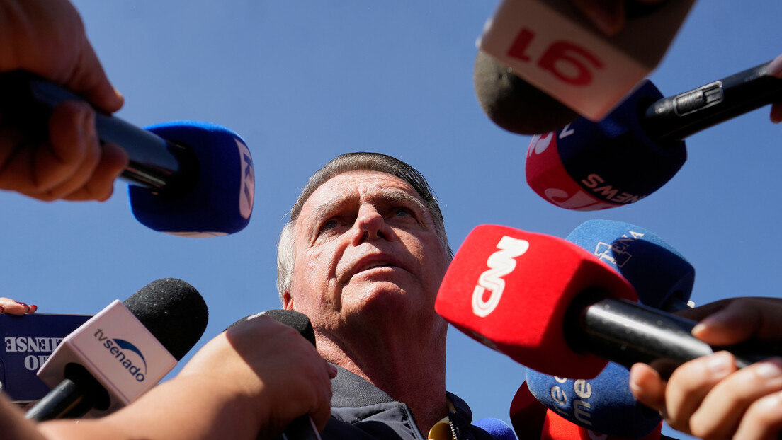 Restrição domiciliar de Bolsonaro repercute no exterior