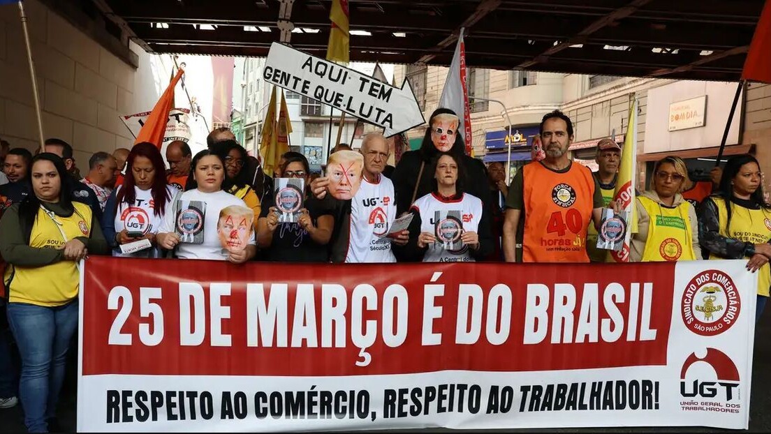 Comerciantes da 25 de Março protestam contra interferência dos EUA no Brasil
