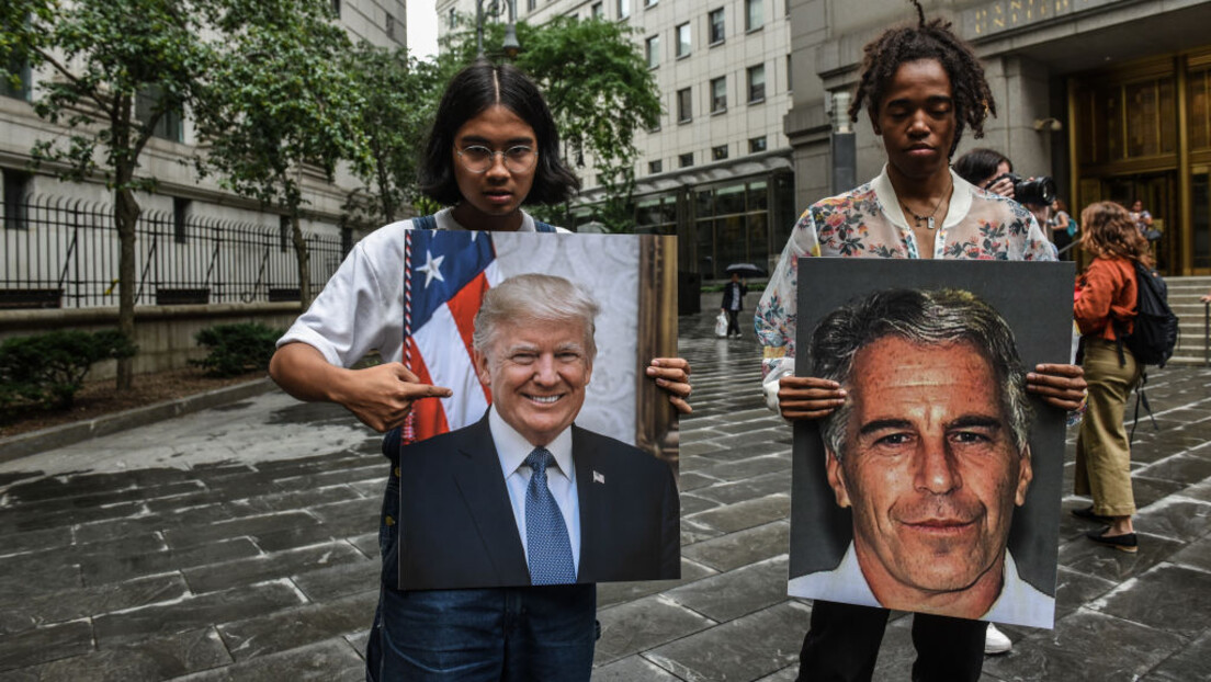 NYT: Trump assinou mensagem obscena em livro de aniversário de Epstein, diz advogado