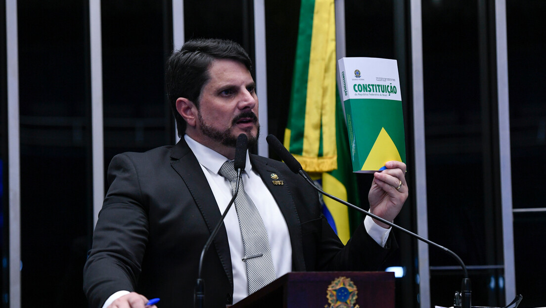 Moraes ordena bloqueio de contas do senador Marcos do Val