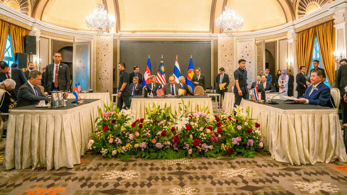 Camboja e Tailândia acertam cessar-fogo