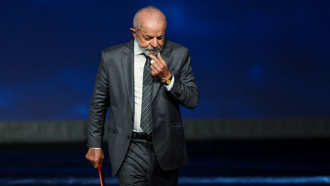 Lula convoca ministros para reunião de emergência após Trump assinar tarifaço