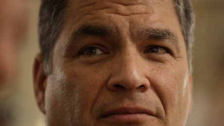 Ex-presidente do Equador critica sistema político brasileiro e diz que renunciaria no lugar de Lula