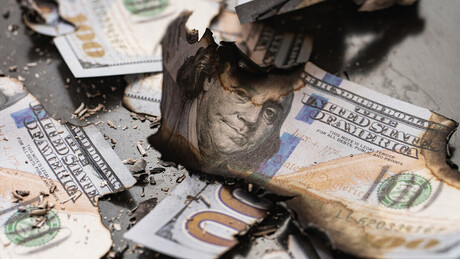 Dólar tem maior queda em mais de 50 anos, aponta NY Times