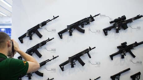 Fuzis russos Kalashnikov serão produzidos na Venezuela