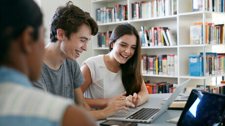 Rejeição à democracia aumenta entre jovens europeus