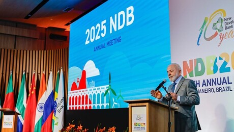 Lula critica FMI e defende moeda alternativa ao dólar: 'outro mundo é possível'