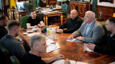 Regime de Kiev está um caos, revela mídia britânica