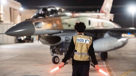 'Bandeira Preta': o que se sabe sobre a operação israelense contra os houthis?