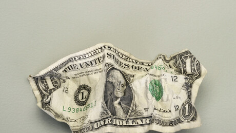 Lavrov: EUA minou poder do dólar e reduziu seu papel na economia mundial por muitos anos